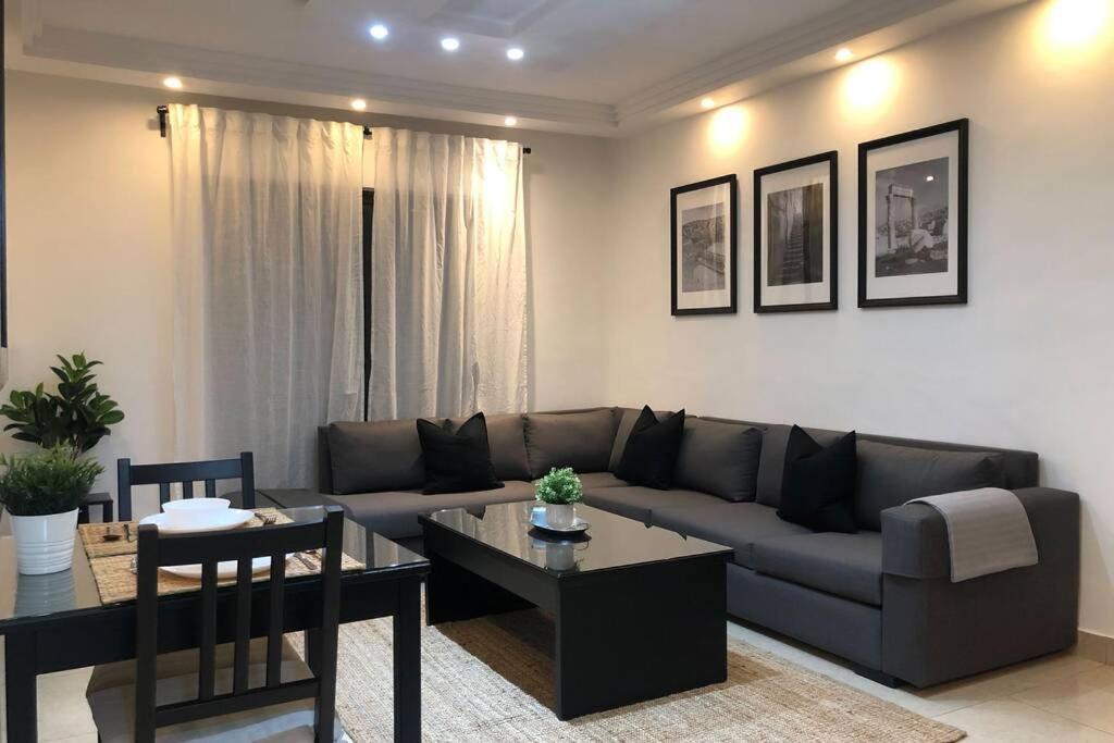Luxury Apartment In Awesome Location In Амман Екстер'єр фото