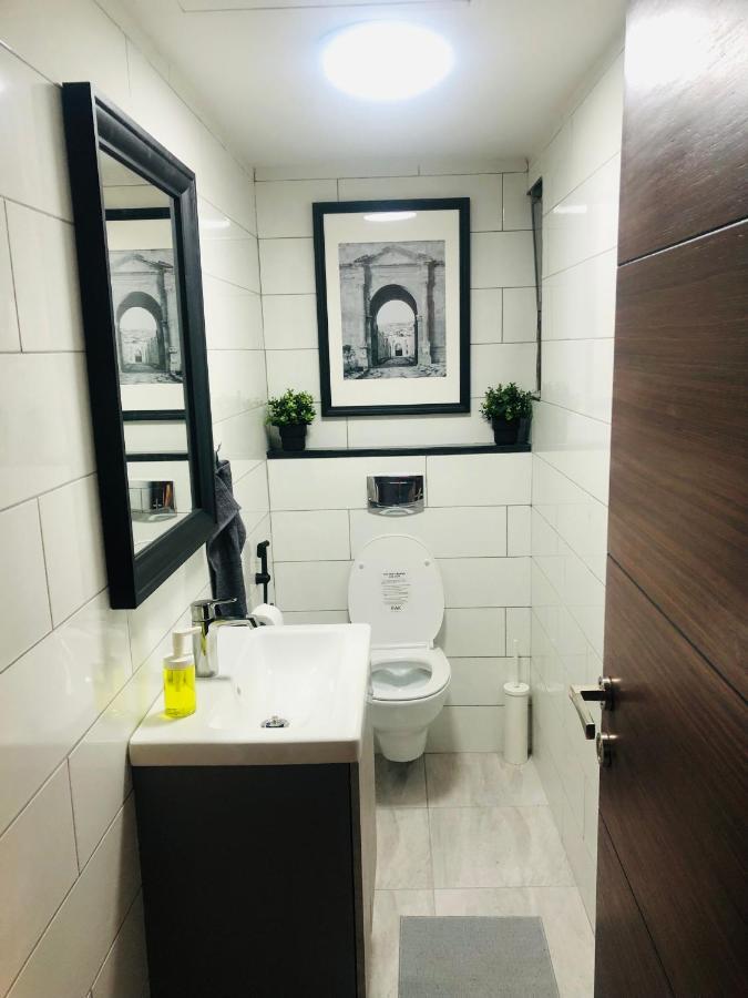 Luxury Apartment In Awesome Location In Амман Екстер'єр фото